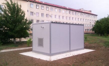 Установка дизельного генератора Gesan DPB65 и ИБП GE LanPro 30-33 в контейнер